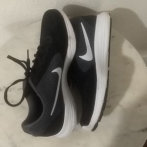 Nike Revolution 3 Sneaker